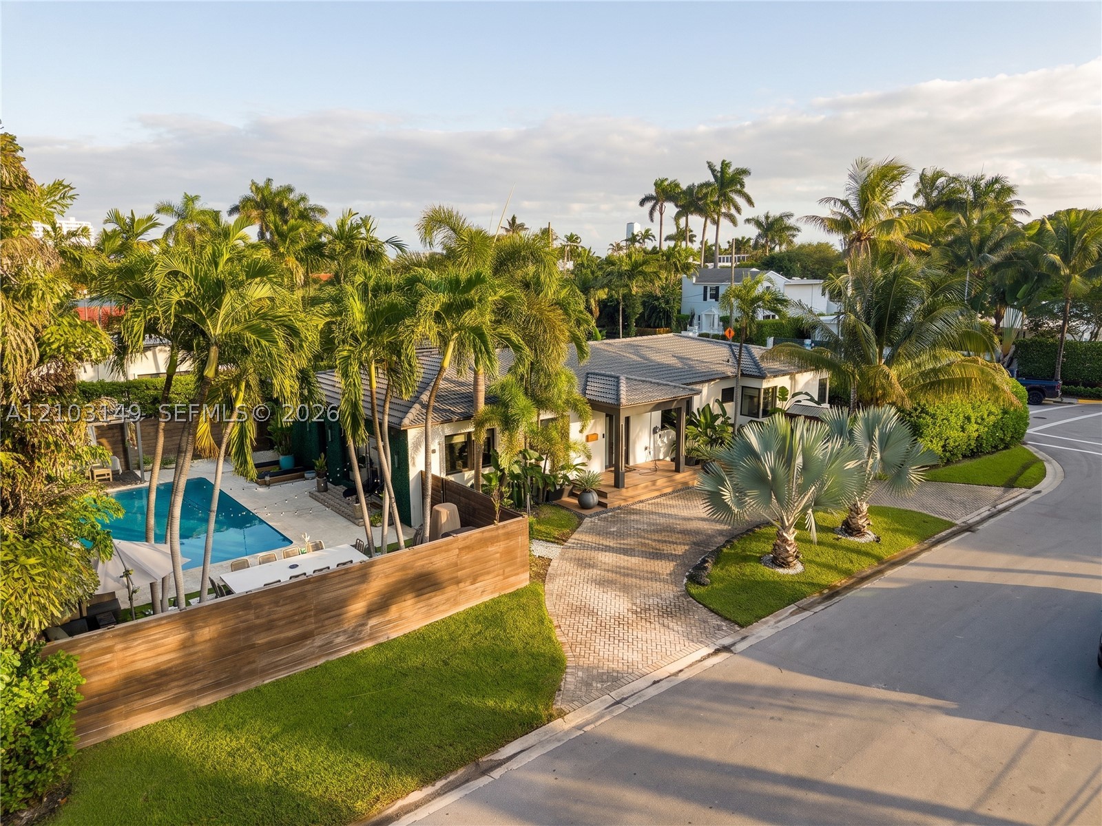 405 W Dilido Dr, Miami Beach FL 33139