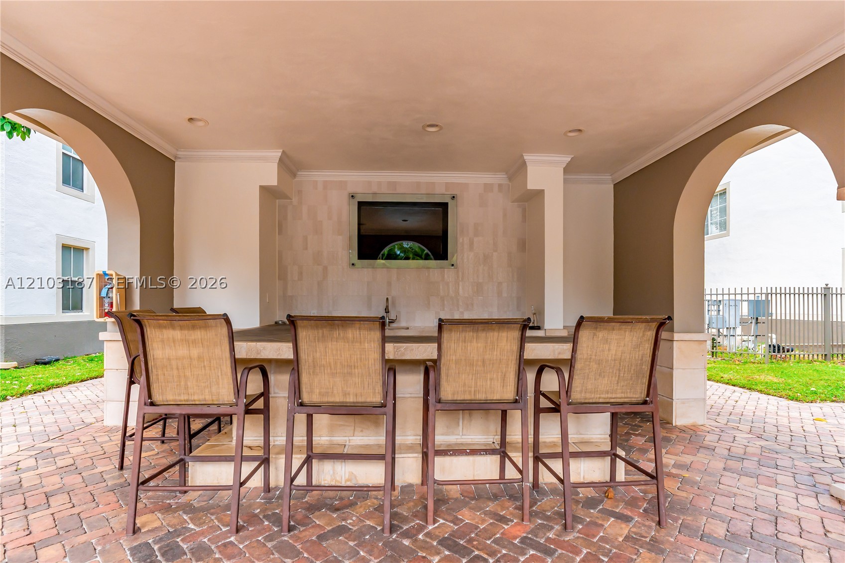 6841 SW 44th St #111, Miami FL 33155