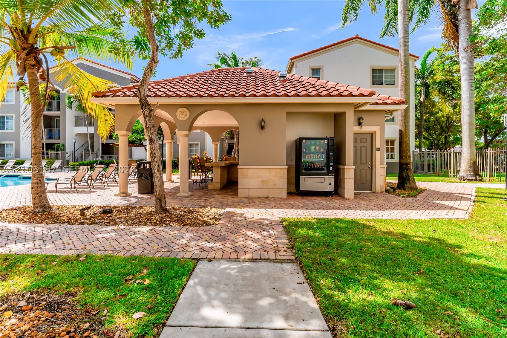 6841 SW 44th St #111, Miami FL 33155