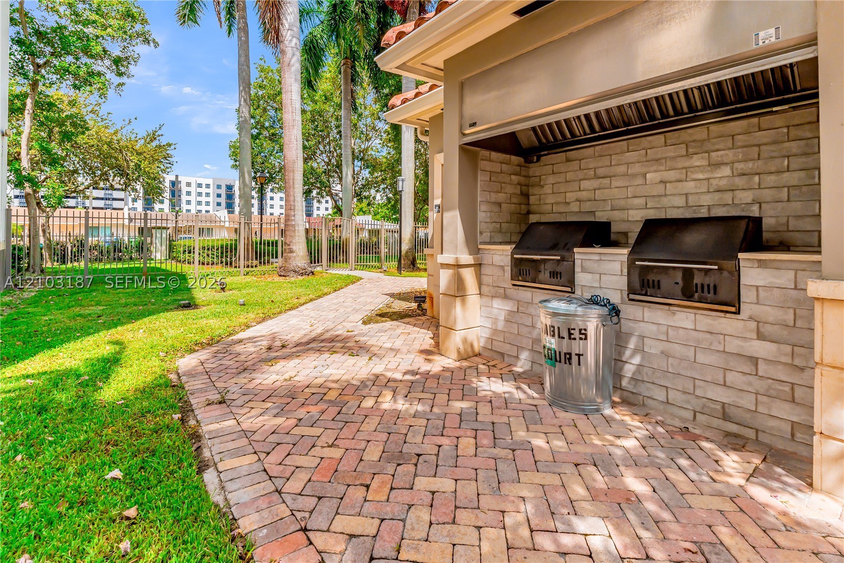 6841 SW 44th St #111, Miami FL 33155