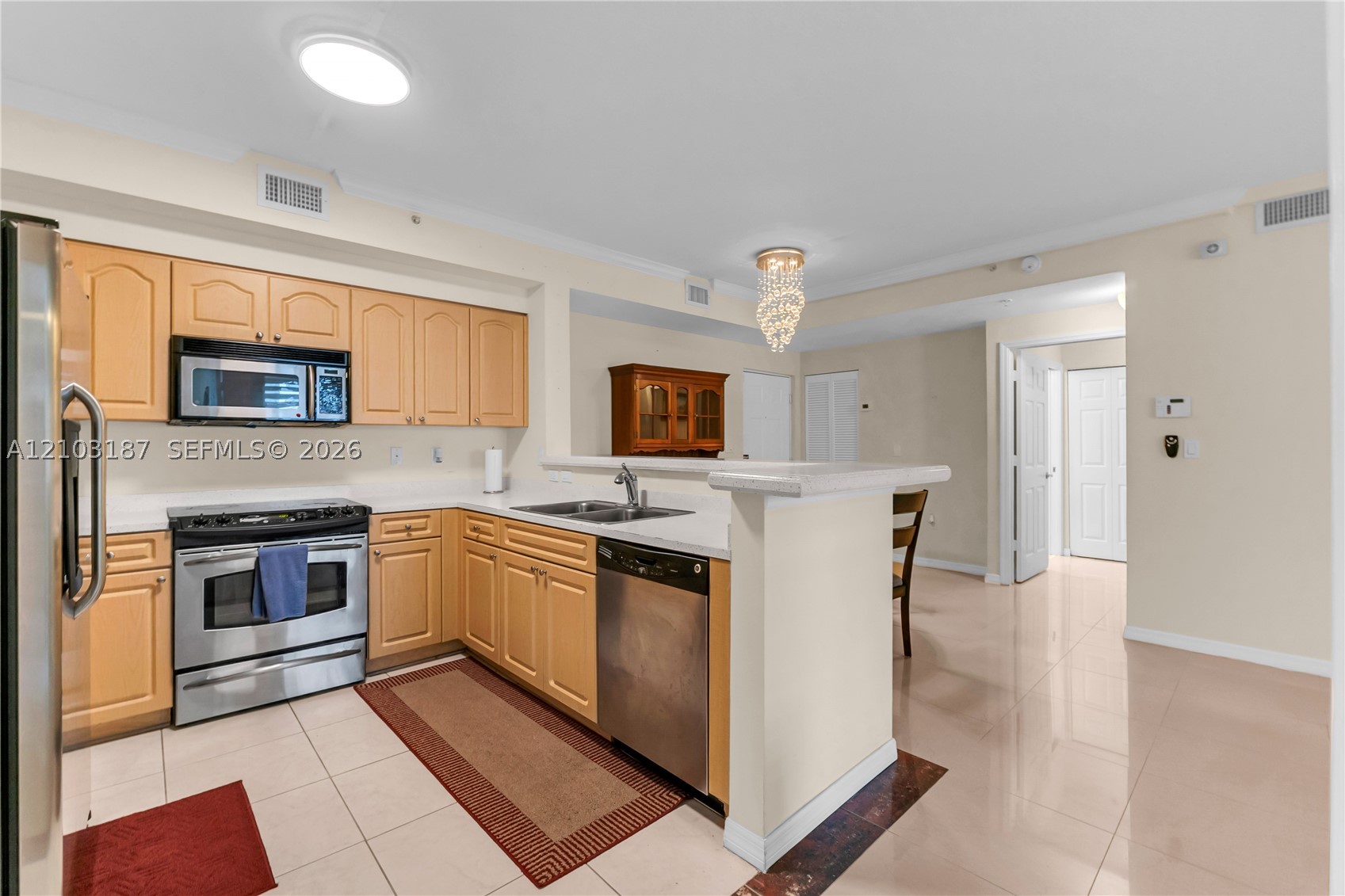 6841 SW 44th St #111, Miami FL 33155