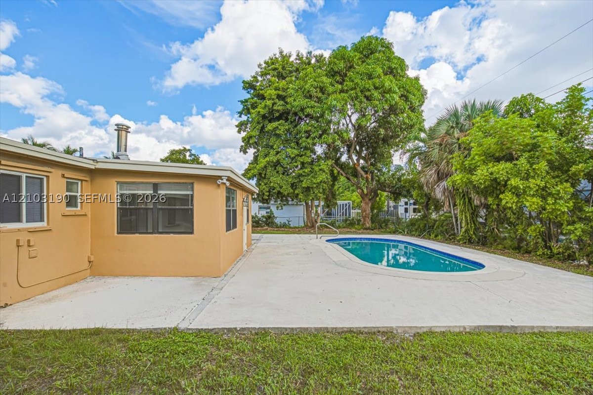 3932 NW 39th Ave, Lauderdale Lakes FL 33309