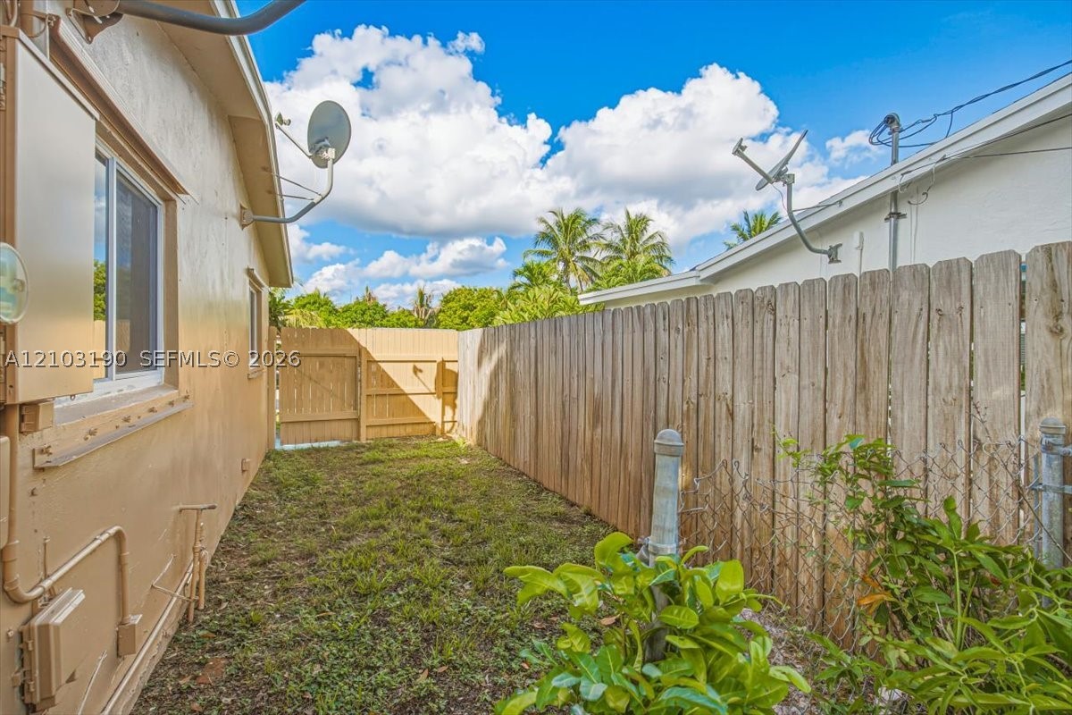 3932 NW 39th Ave, Lauderdale Lakes FL 33309