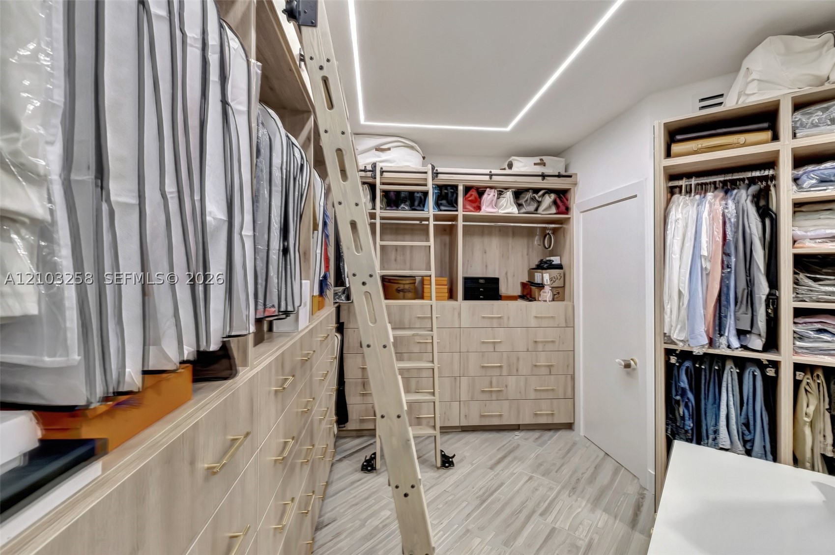21200 Point Pl #1204, Aventura FL 33180