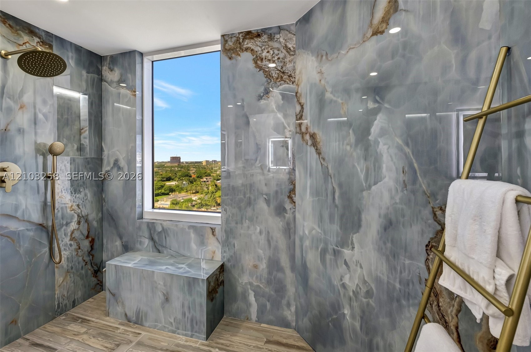 21200 Point Pl #1204, Aventura FL 33180