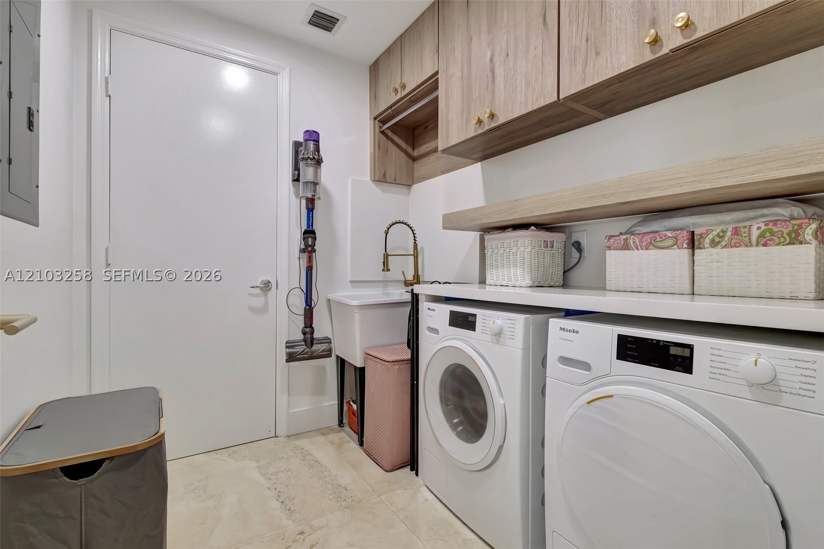21200 Point Pl #1204, Aventura FL 33180