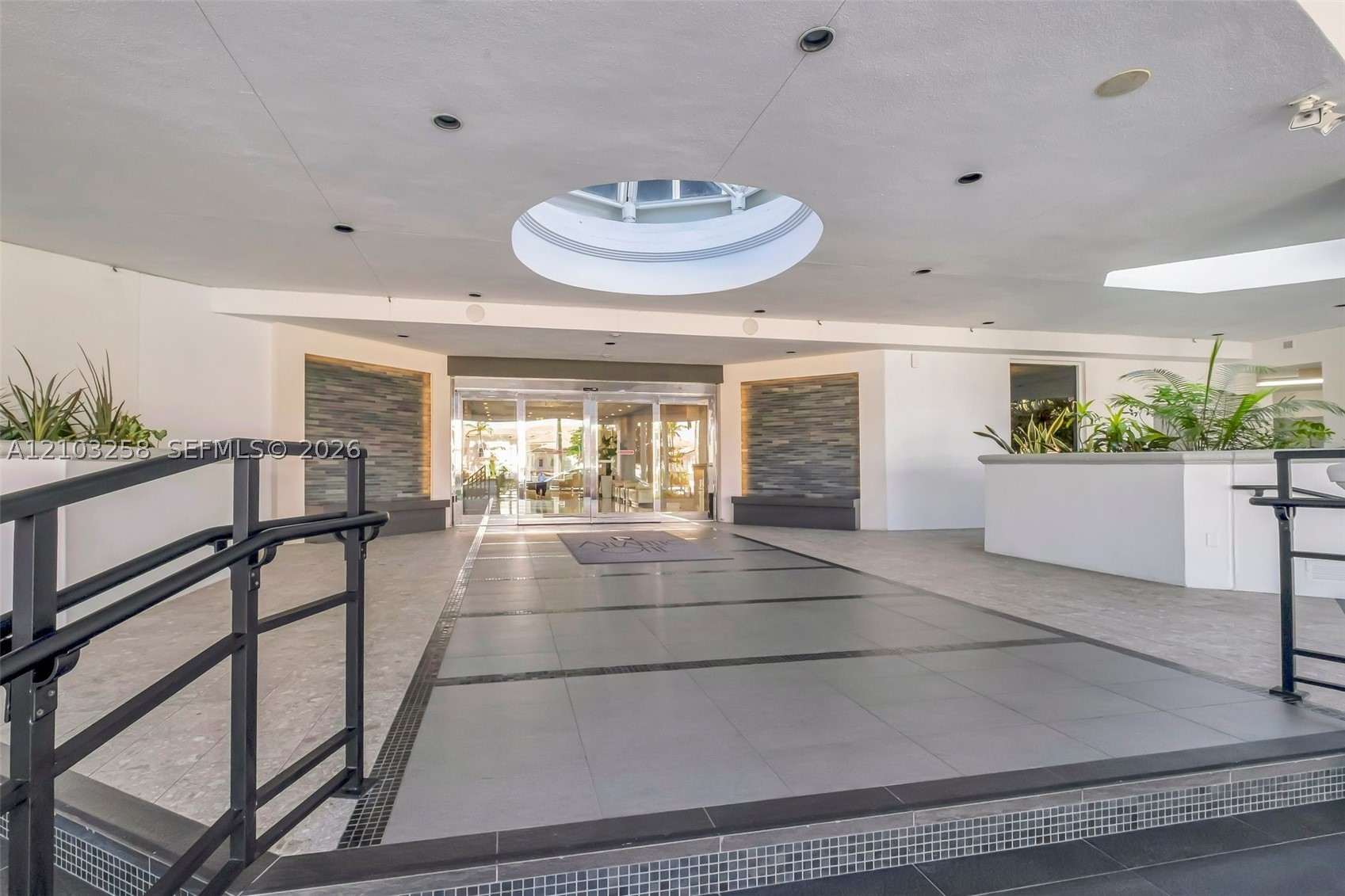 21200 Point Pl #1204, Aventura FL 33180