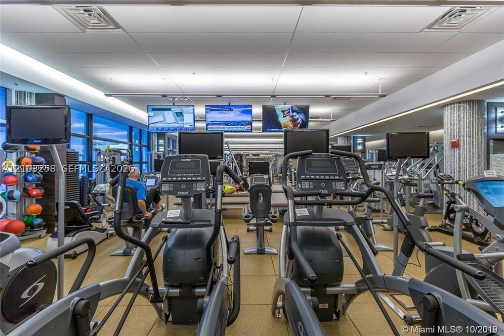 21200 Point Pl #1204, Aventura FL 33180