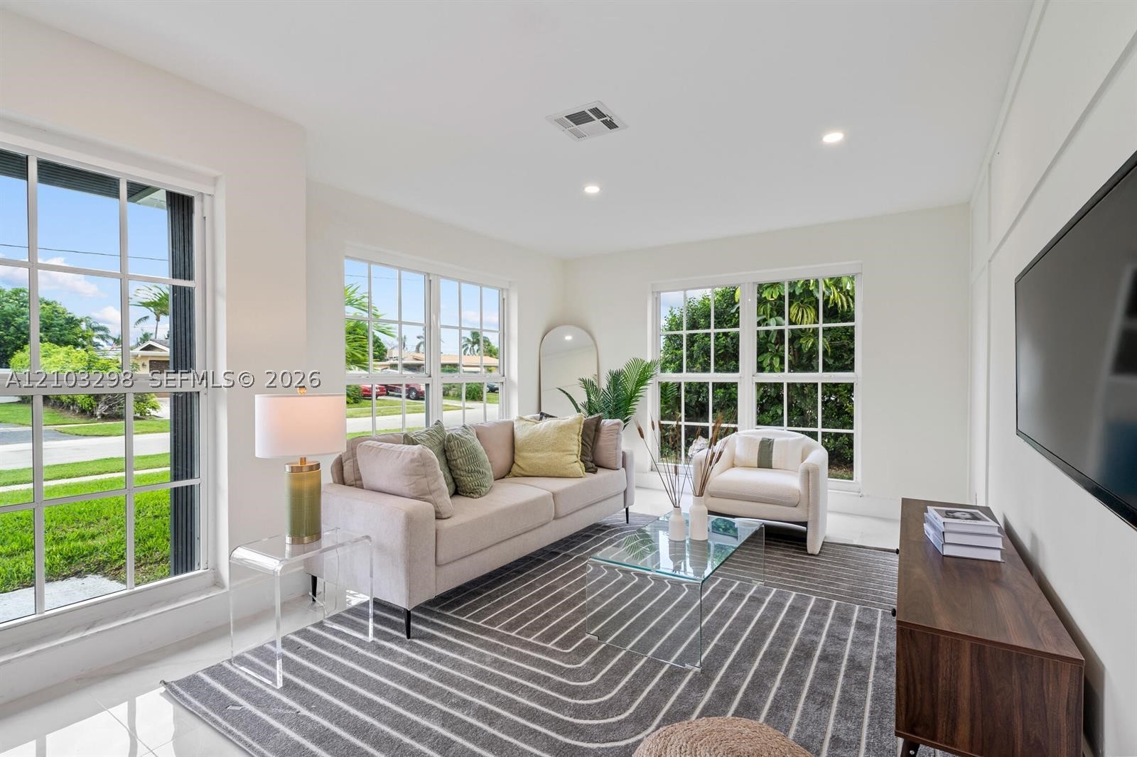 912 SE 16th Pl, Deerfield Beach FL 33441