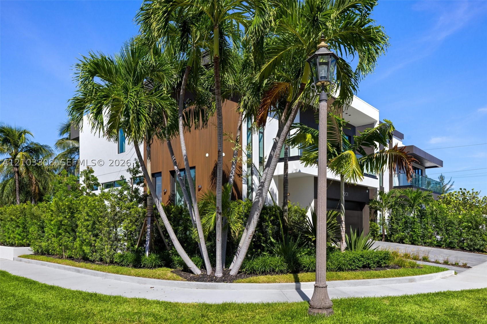 3201 NE 26th St, Fort Lauderdale FL 33305