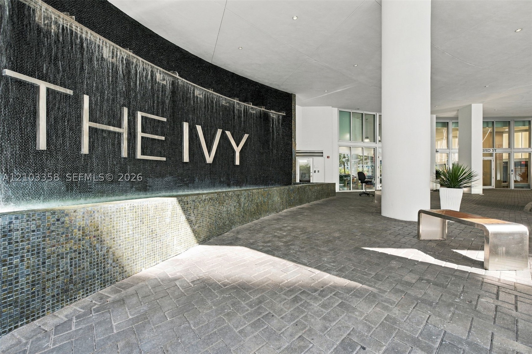 90 SW 3rd St #2014, Miami FL 33130