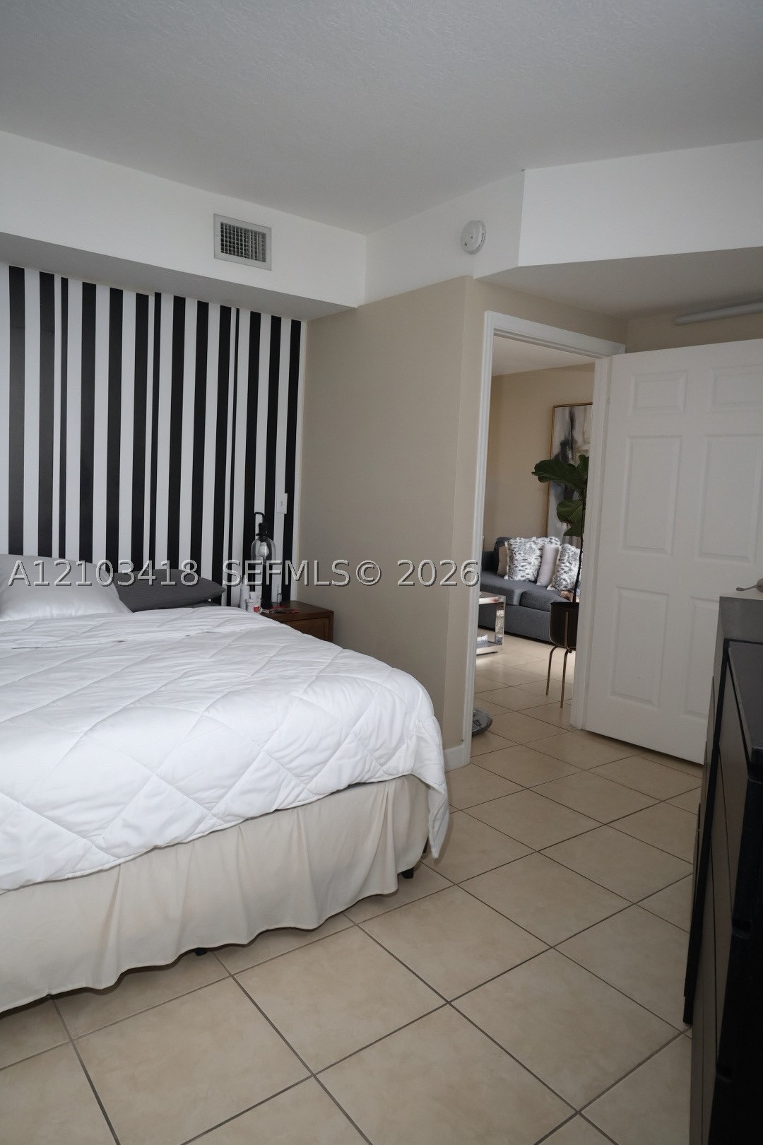 1 Glen Royal Pkwy #1004, Miami FL 33125