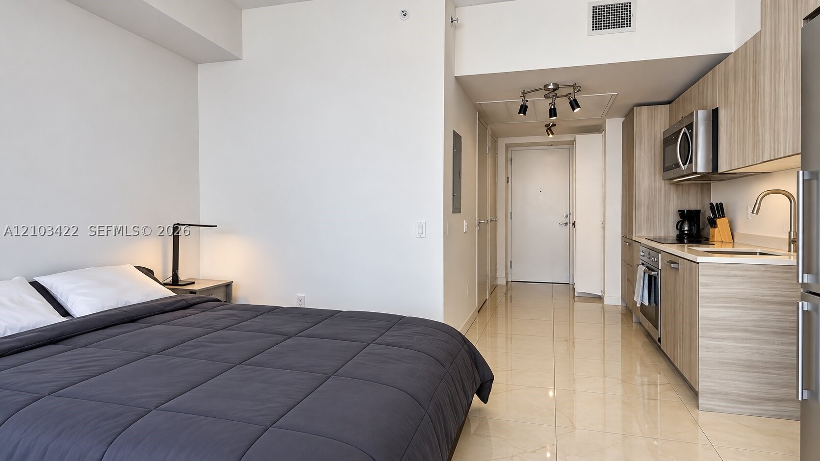 1300 Brickell Bay Dr #2112, Miami FL 33131