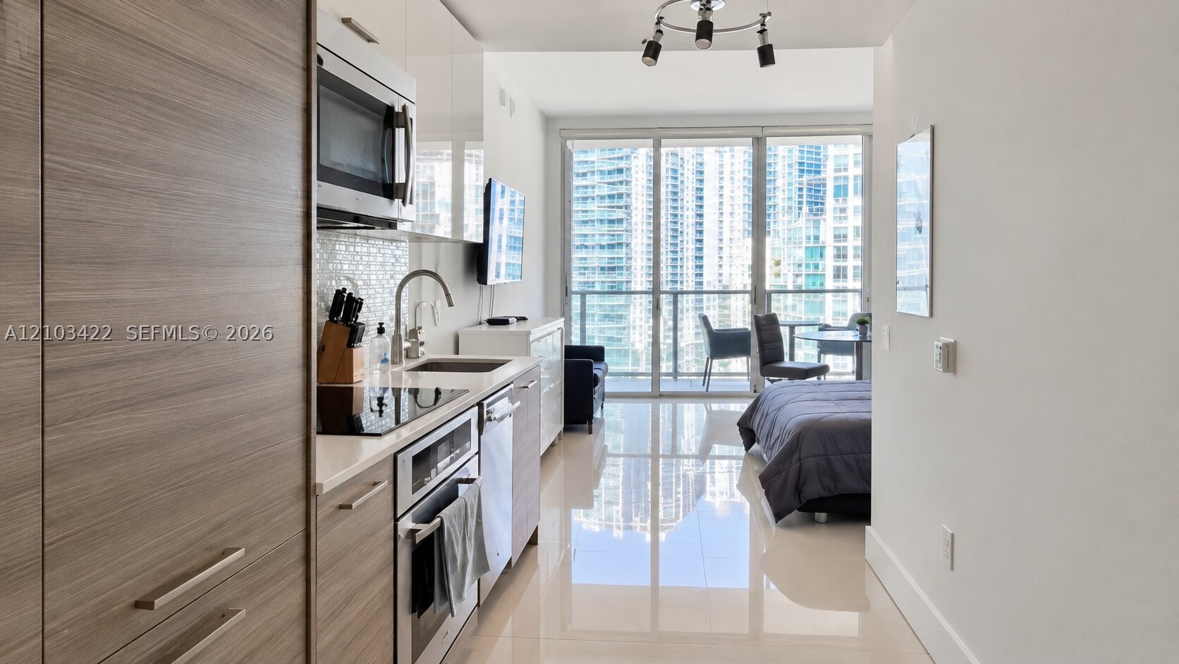 1300 Brickell Bay Dr #2112, Miami FL 33131