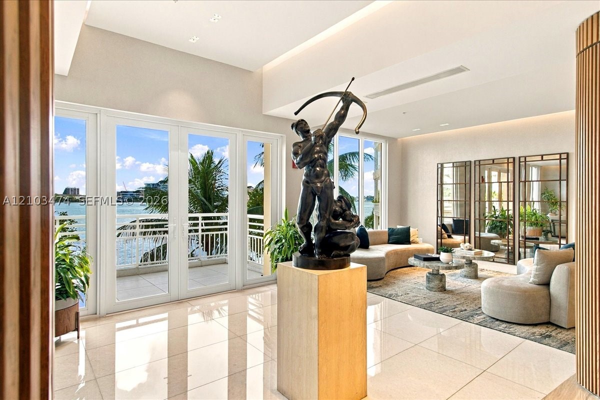 888 Brickell Key Dr #1005, Miami FL 33131