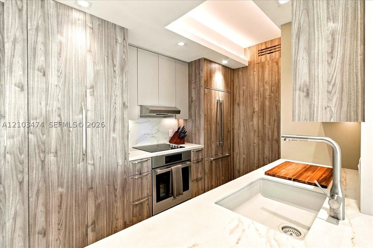888 Brickell Key Dr #1005, Miami FL 33131