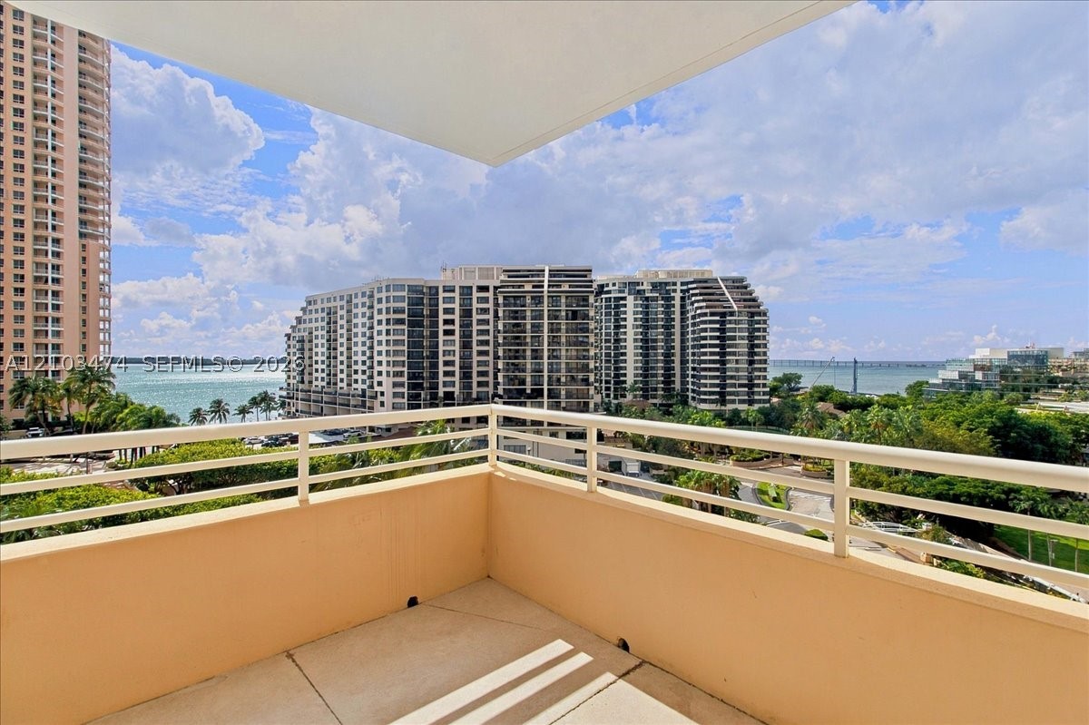 888 Brickell Key Dr #1005, Miami FL 33131