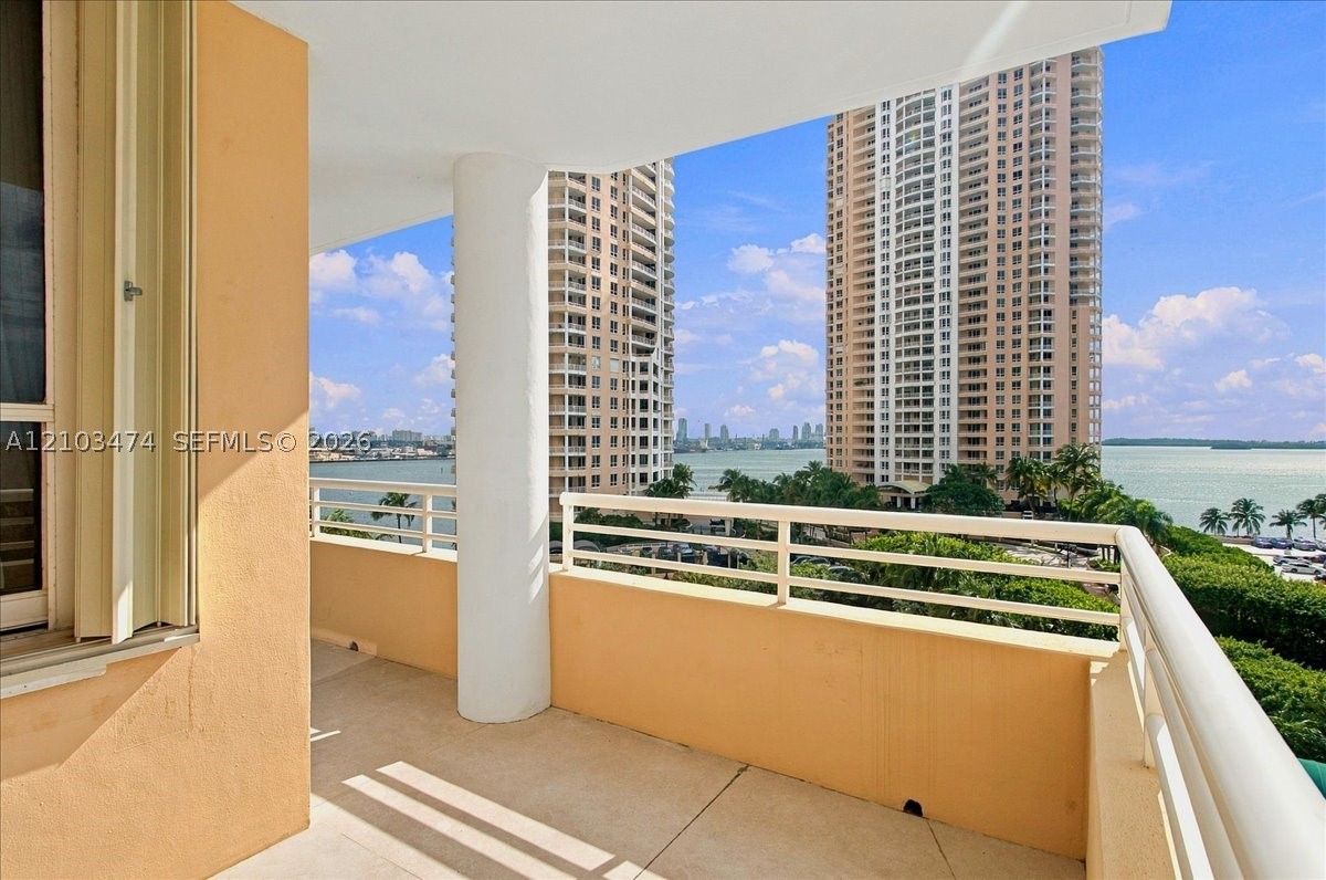 888 Brickell Key Dr #1005, Miami FL 33131