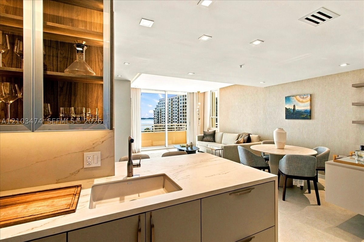 888 Brickell Key Dr #1005, Miami FL 33131