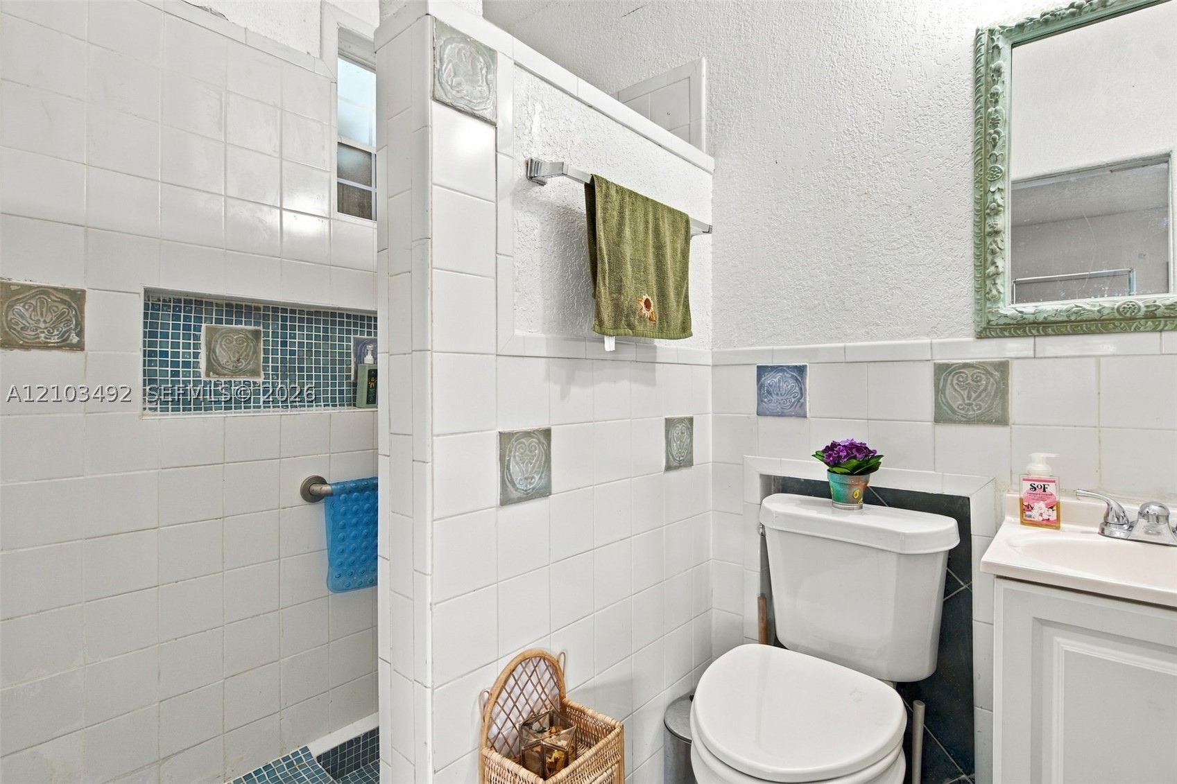208 Iroquois St, Miami Springs FL 33166