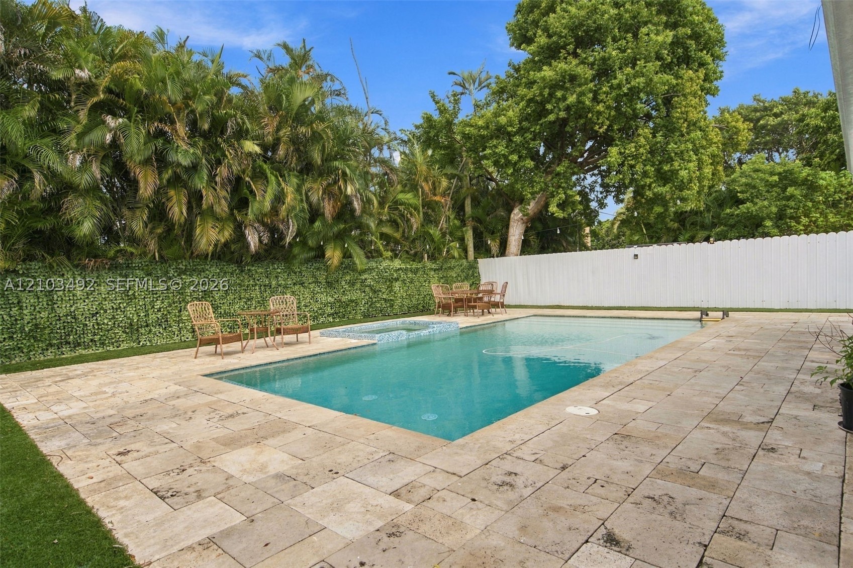 208 Iroquois St, Miami Springs FL 33166