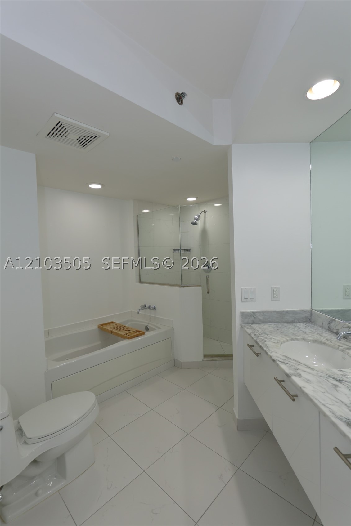 500 Brickell Ave #1607, Miami FL 33131