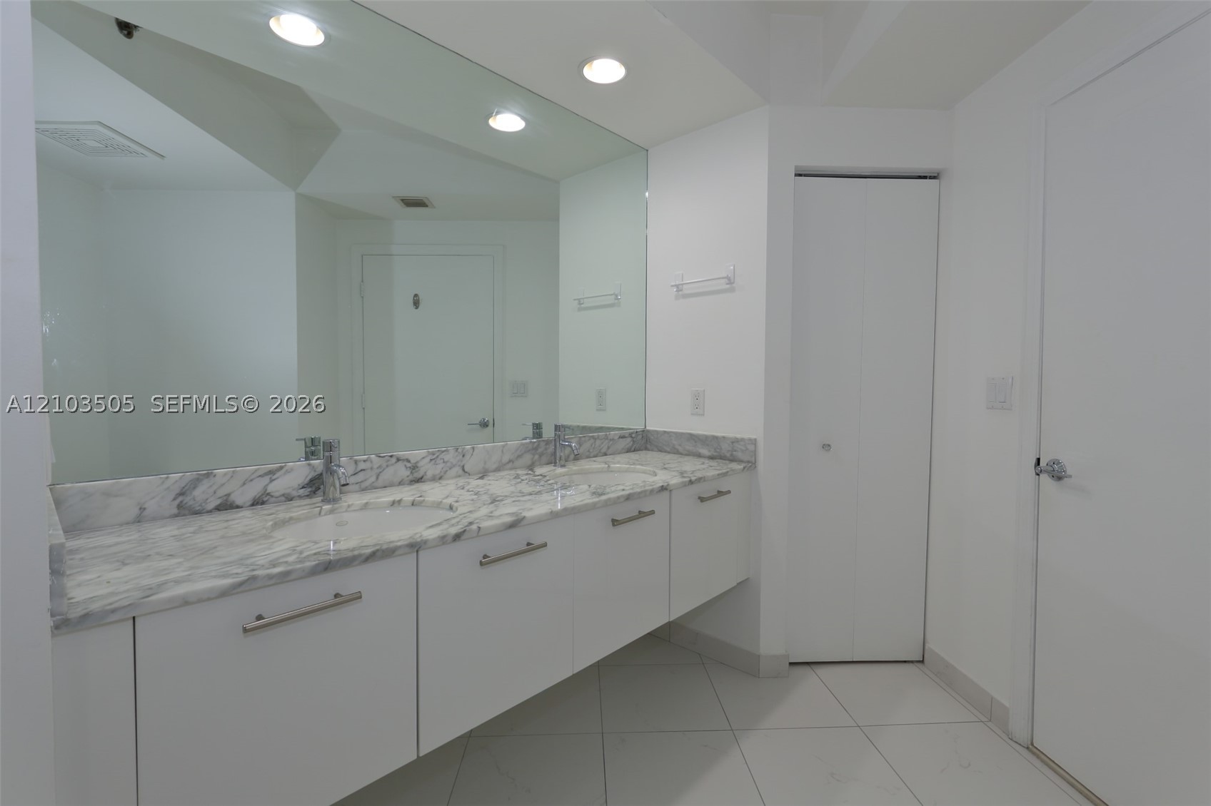 500 Brickell Ave #1607, Miami FL 33131