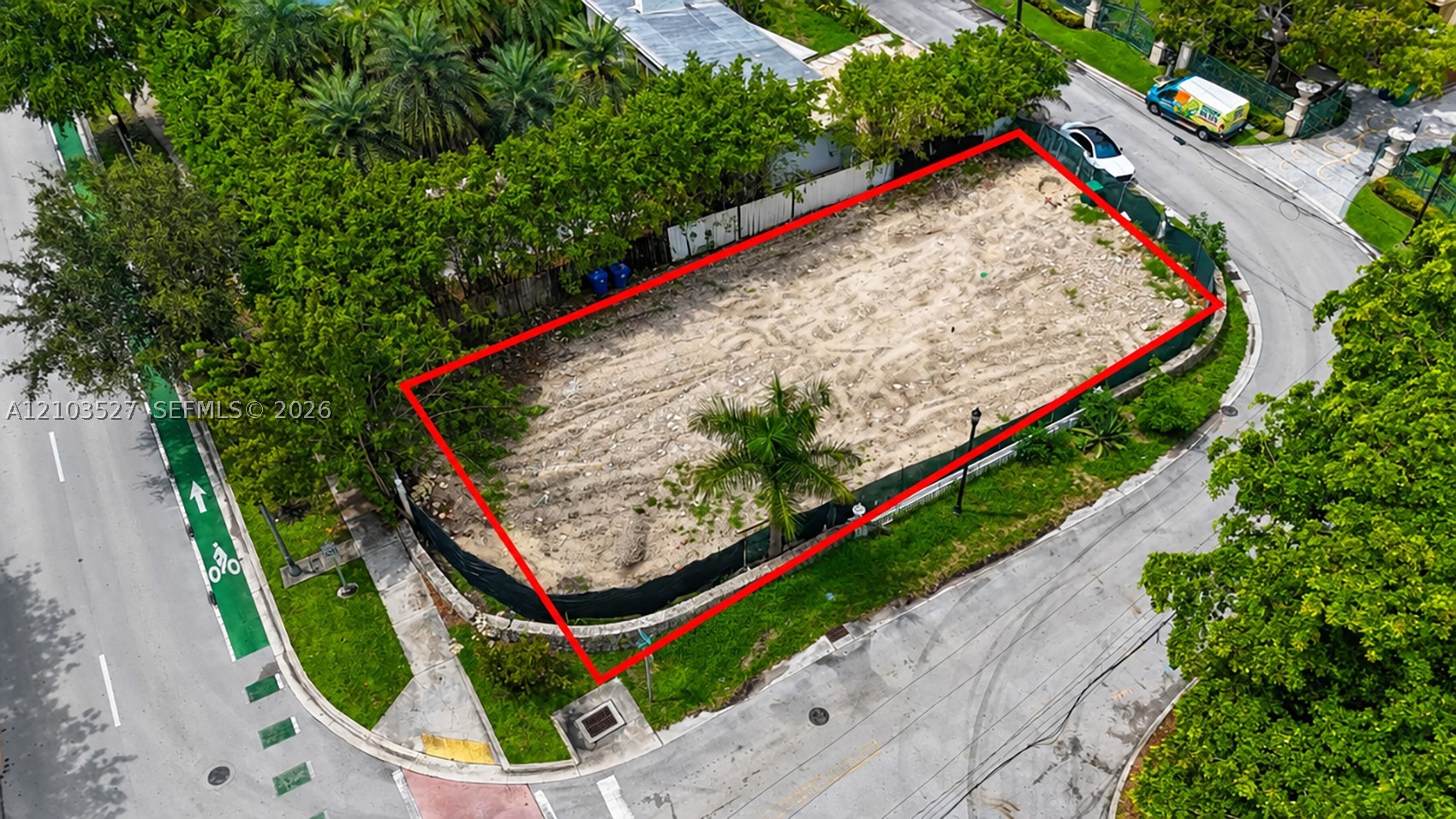 920 N Venetian Dr, Miami FL 33139