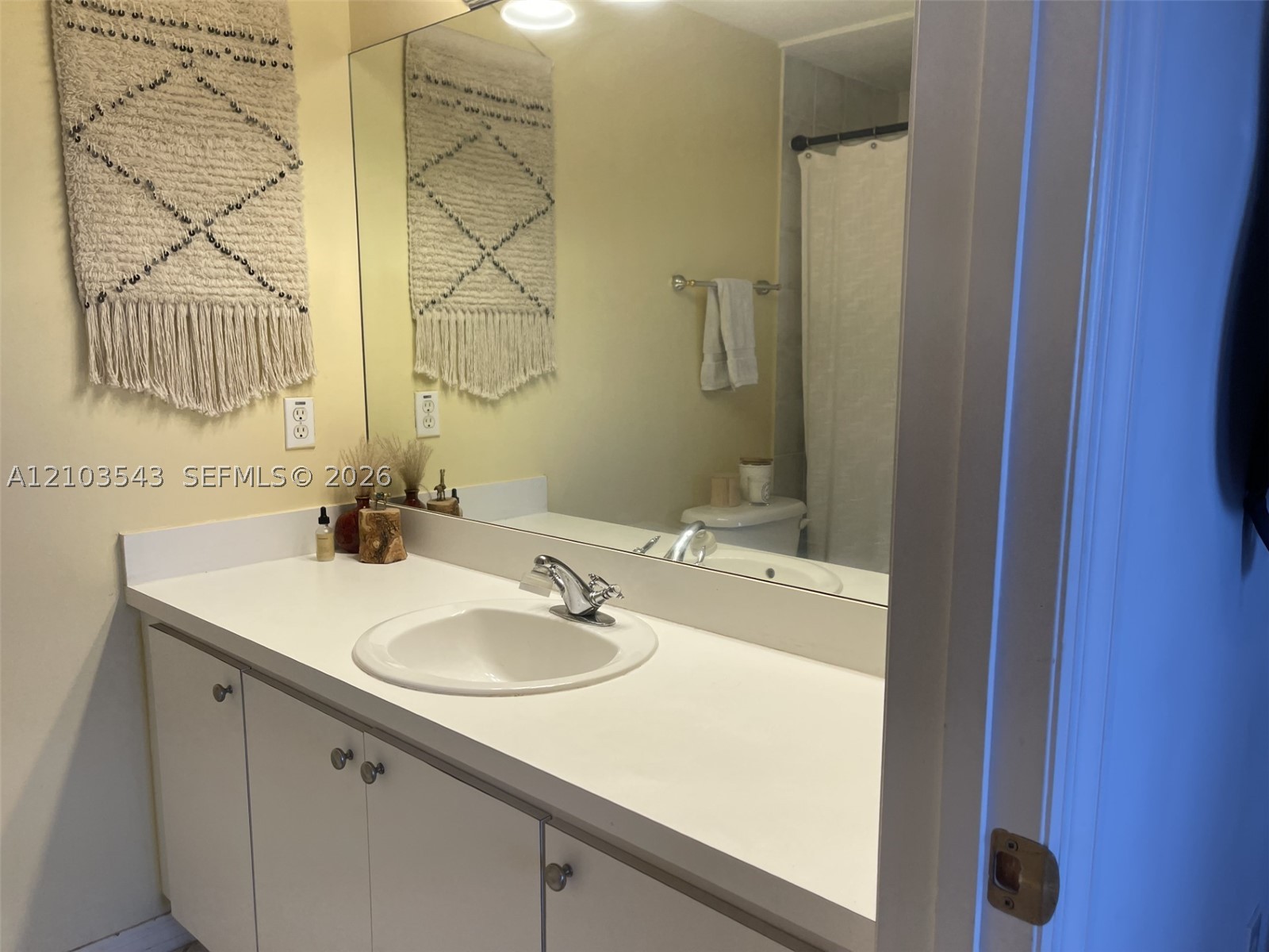 3500 Coral Way #709, Miami FL 33145