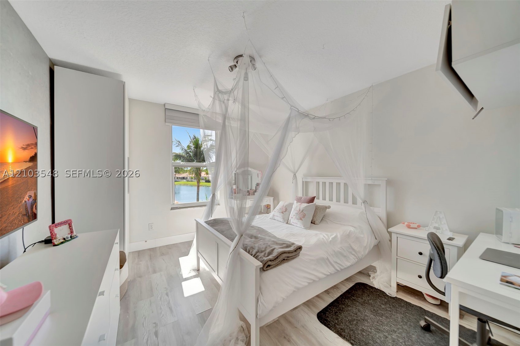 4424 E Whitewater Ave, Weston FL 33332