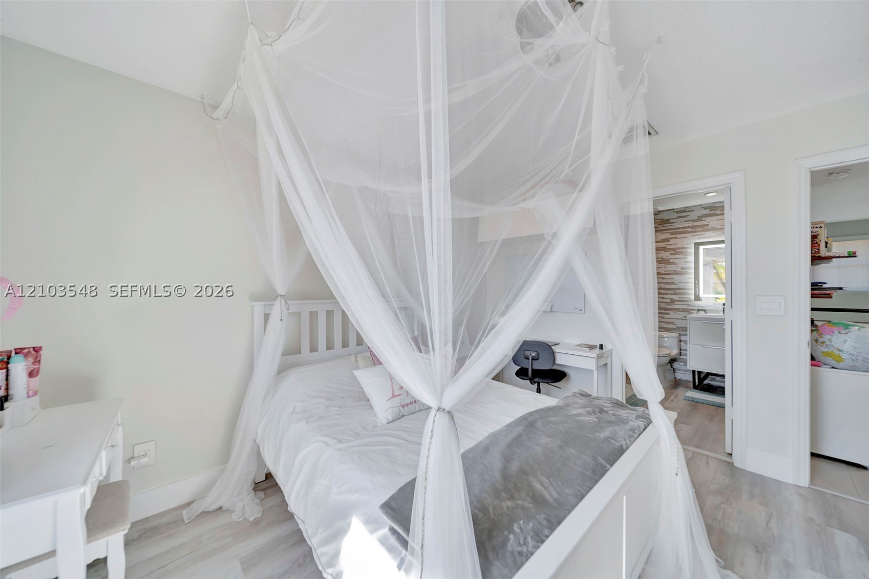 4424 E Whitewater Ave, Weston FL 33332