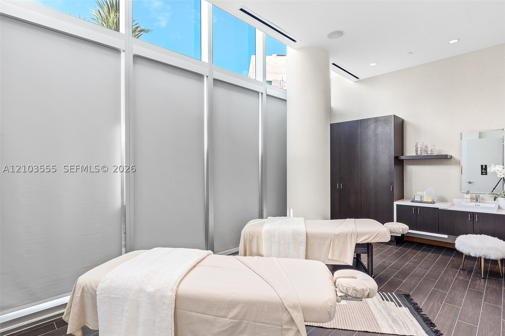 851 NE 1st Ave #1901, Miami FL 33132