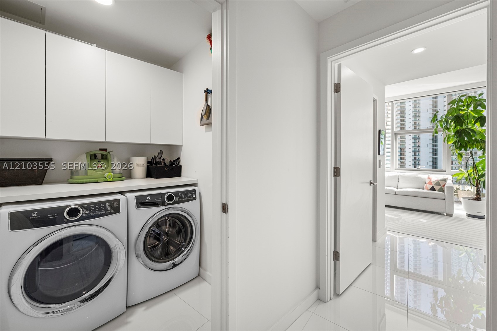 851 NE 1st Ave #1901, Miami FL 33132