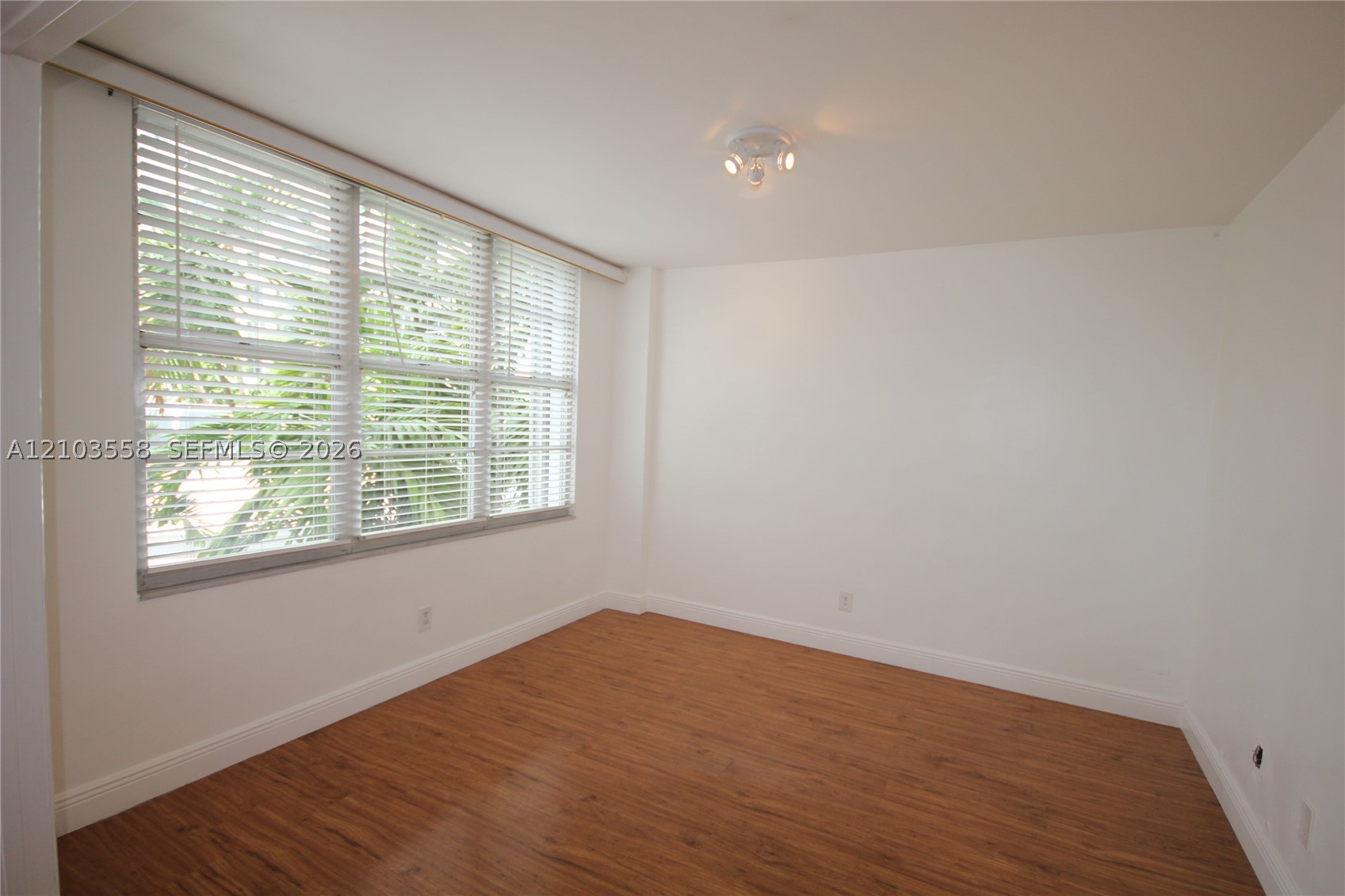 5151 Collins Ave #422, Miami Beach FL 33140