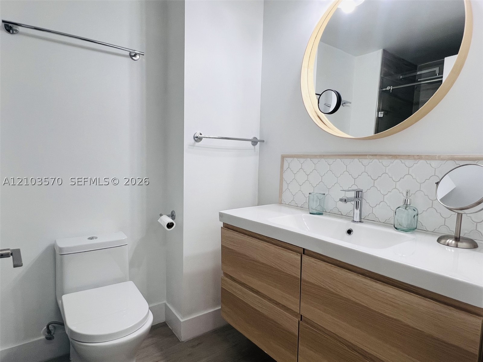 185 SE 14th Ter #2007, Miami FL 33131