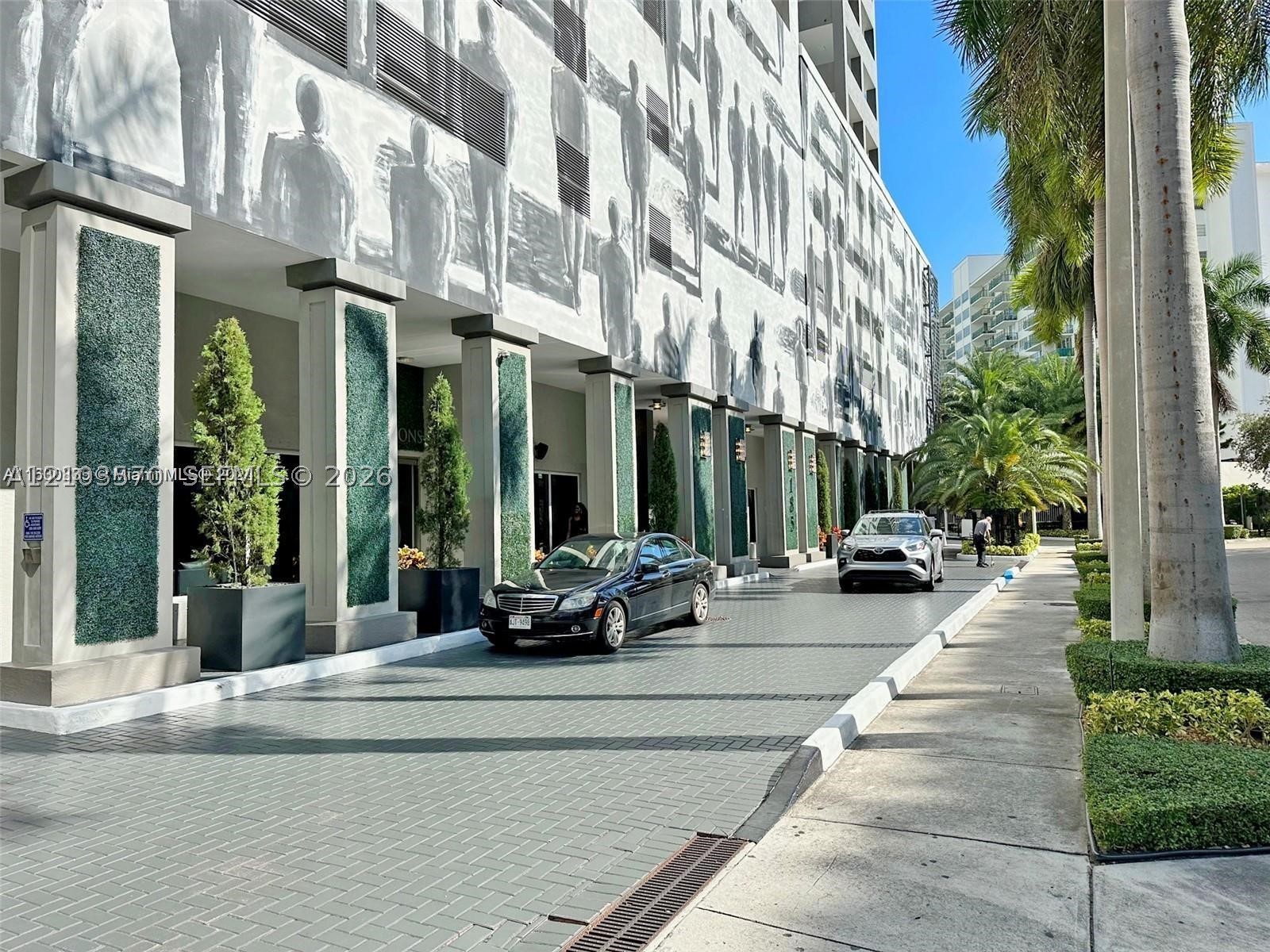 185 SE 14th Ter #2007, Miami FL 33131