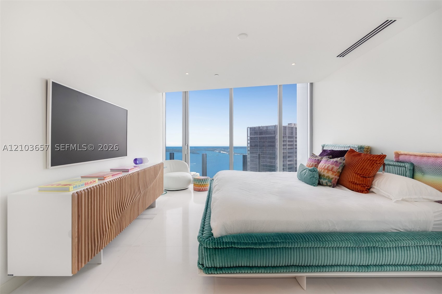 300 Biscayne Boulevard Way #5205W, Miami FL 33131