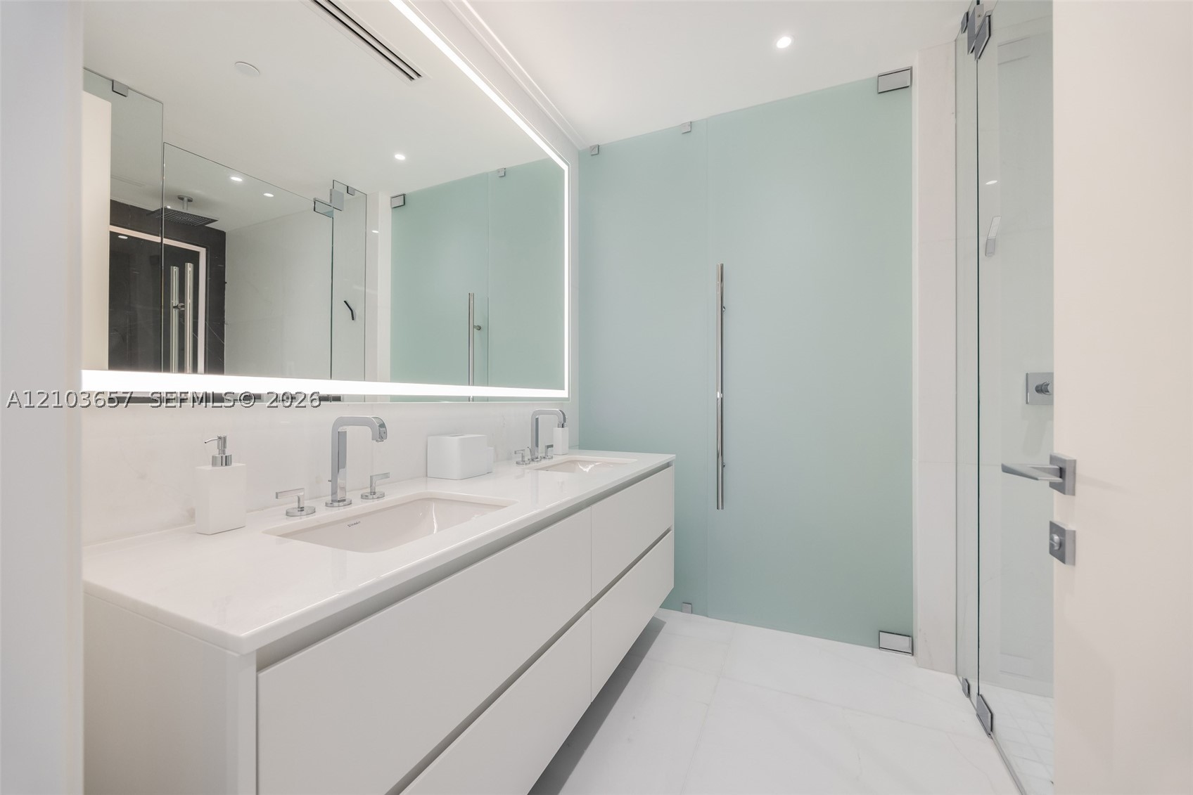 300 Biscayne Boulevard Way #5205W, Miami FL 33131
