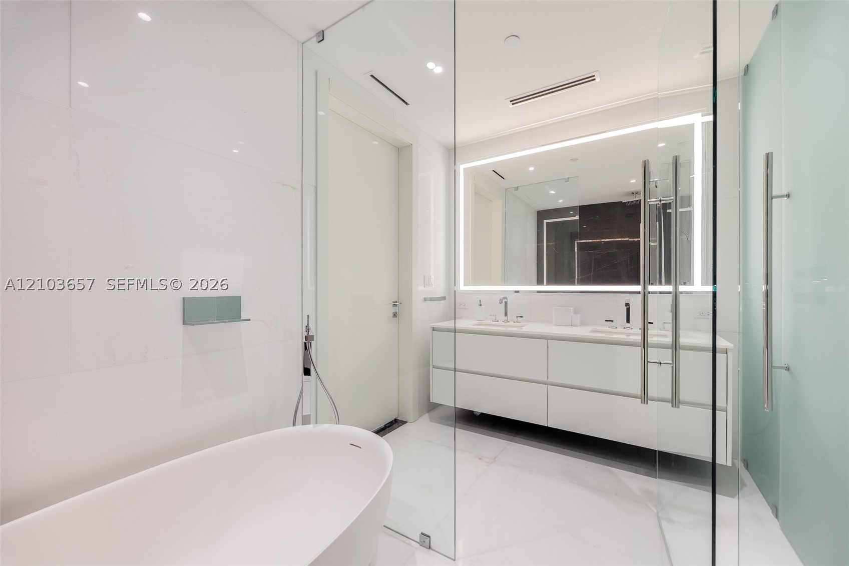 300 Biscayne Boulevard Way #5205W, Miami FL 33131