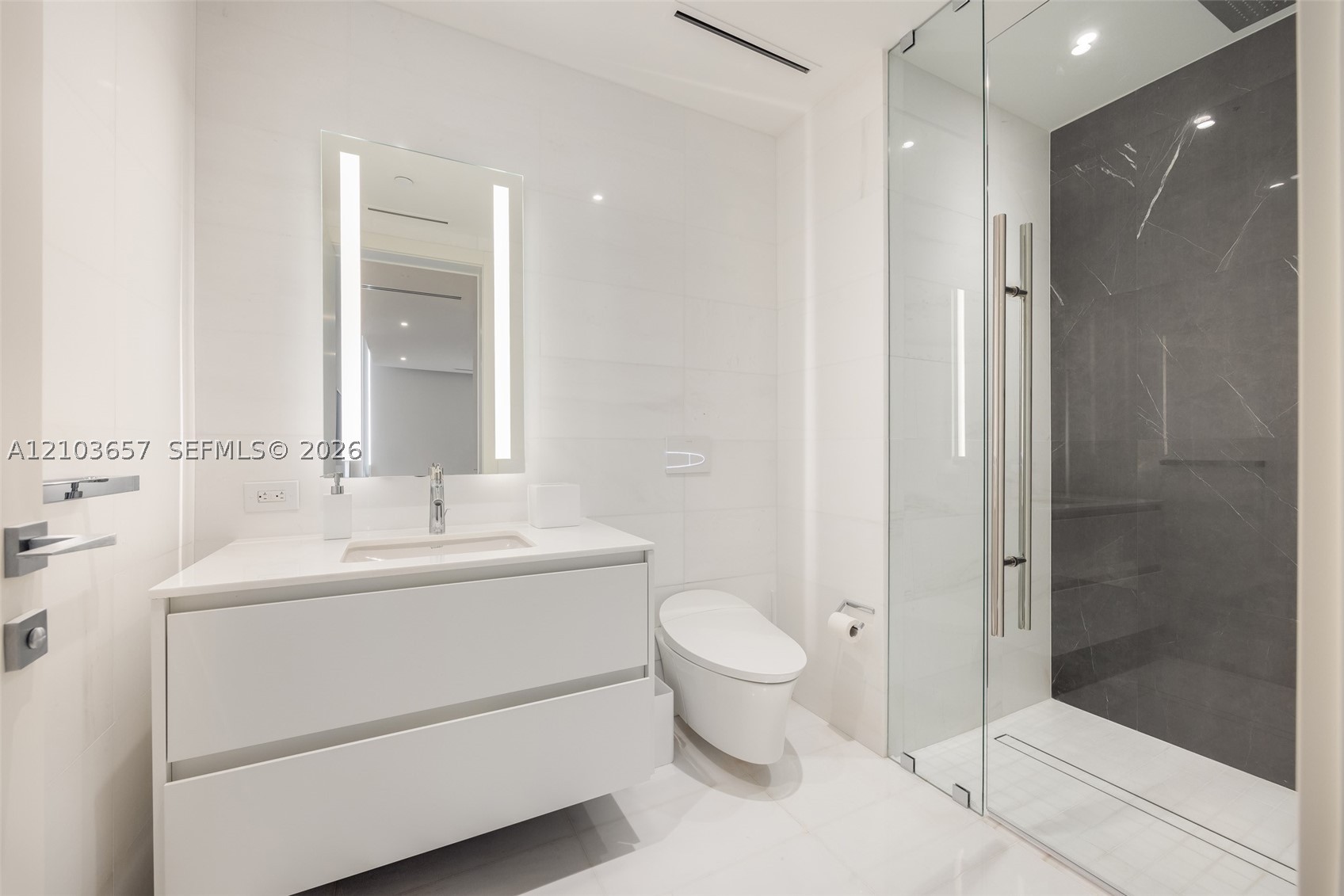 300 Biscayne Boulevard Way #5205W, Miami FL 33131