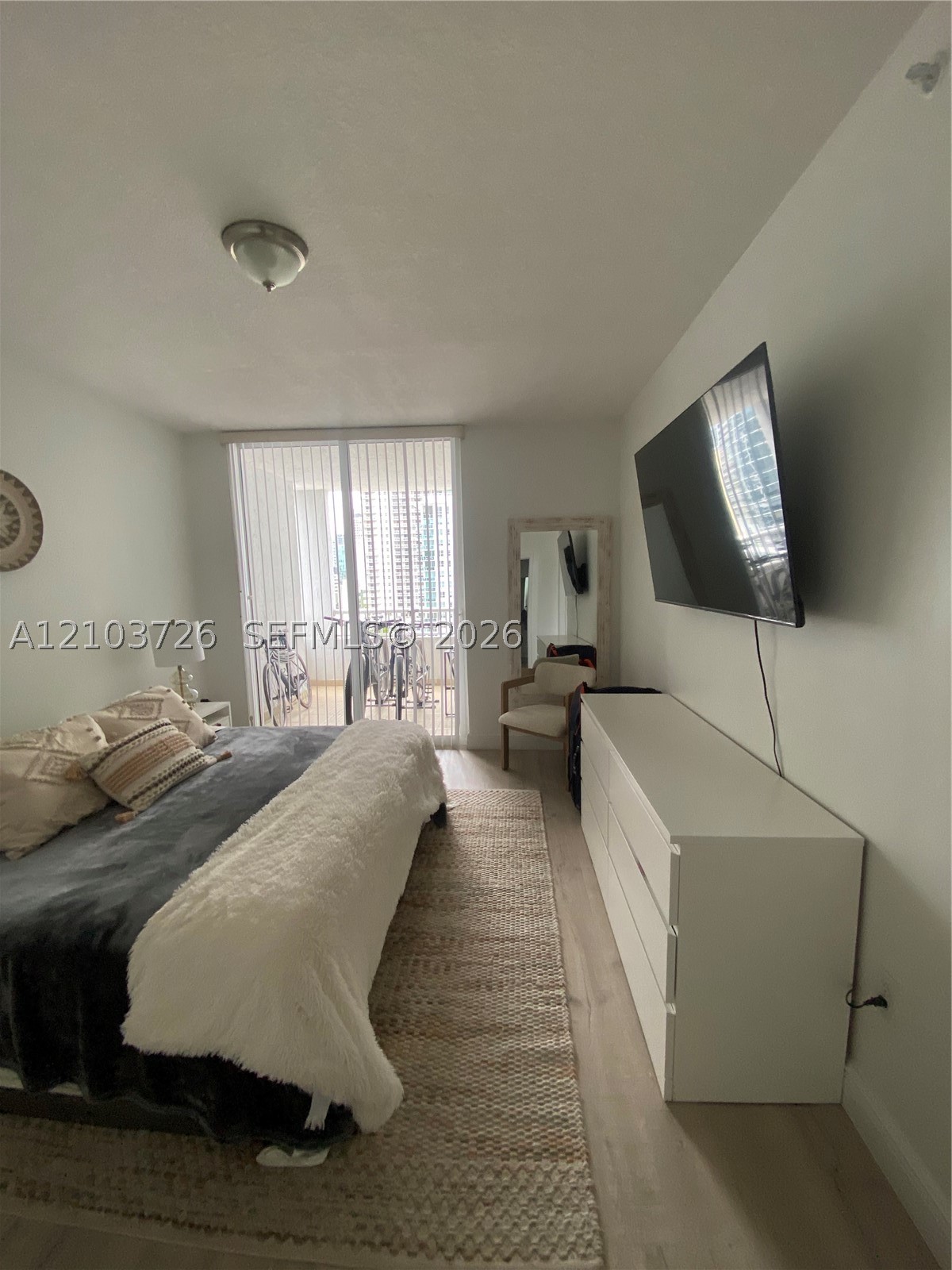 170 SE 14th St #1908, Miami FL 33131