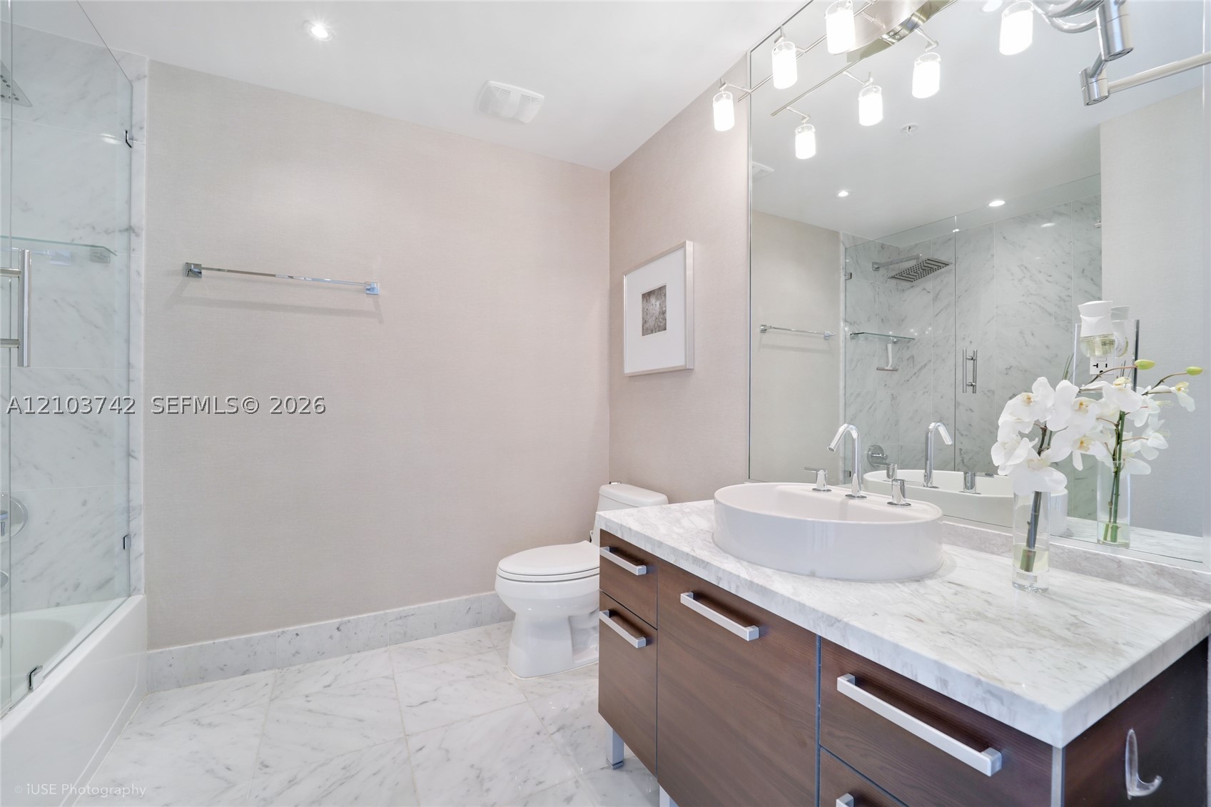 253 NE 2nd St #3405, Miami FL 33132