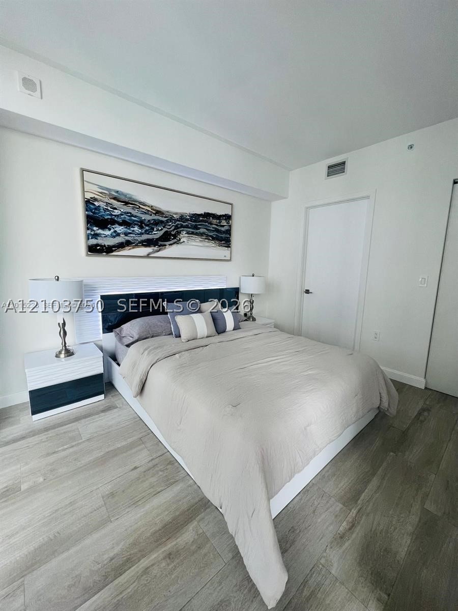 55 SW 9th St #3308, Miami FL 33130