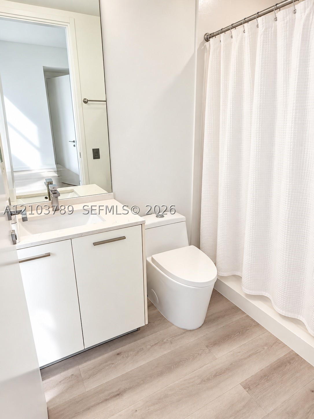 1300 Brickell Bay Dr #3805, Miami FL 33131