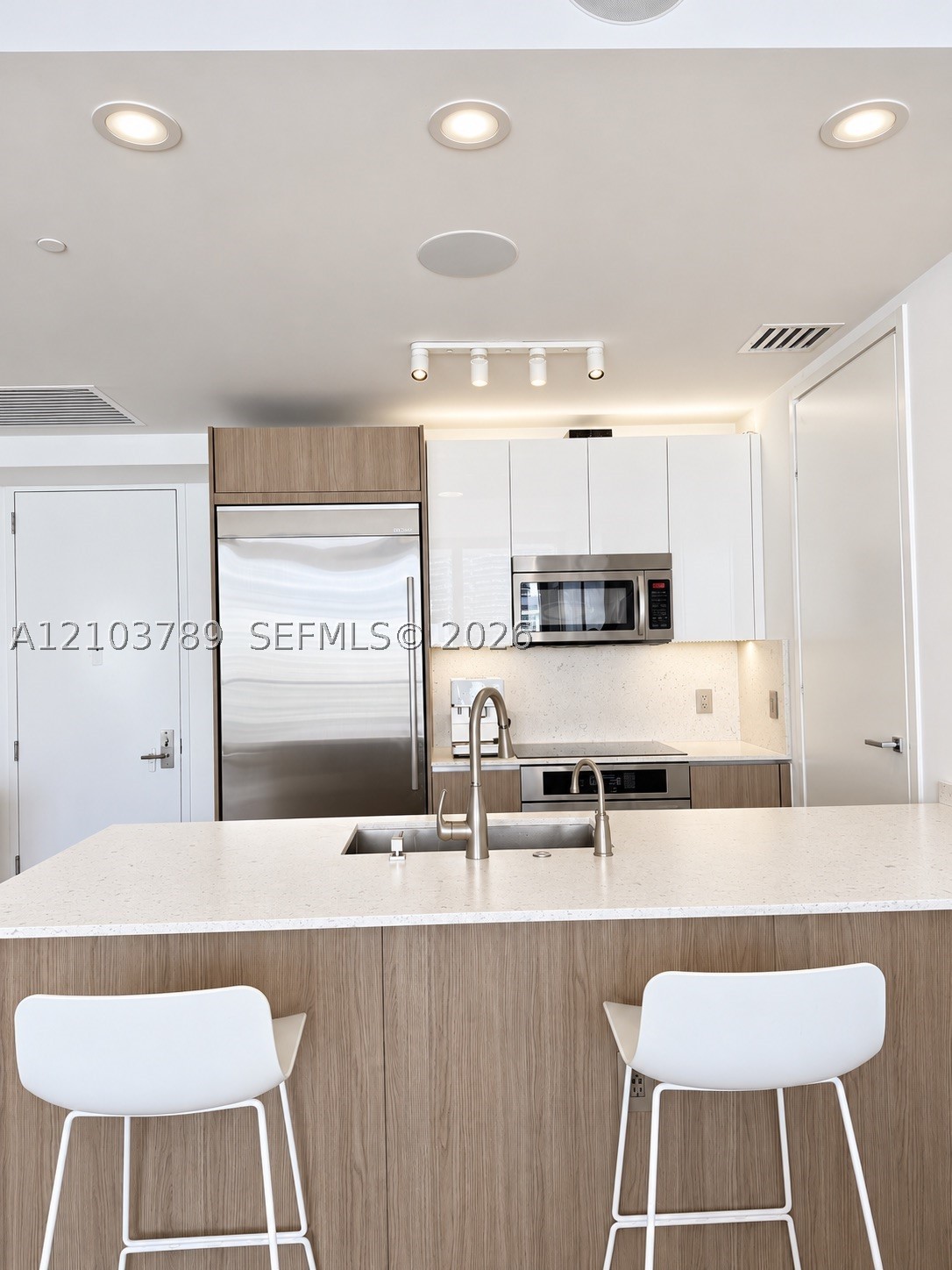 1300 Brickell Bay Dr #3805, Miami FL 33131
