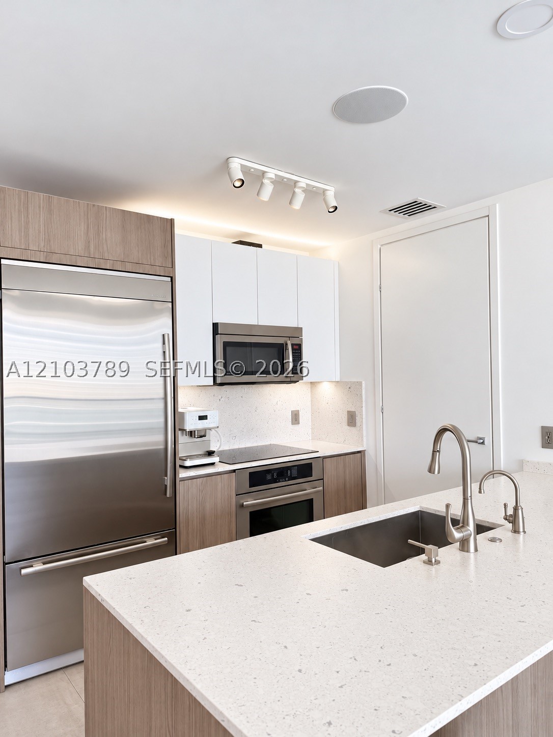 1300 Brickell Bay Dr #3805, Miami FL 33131