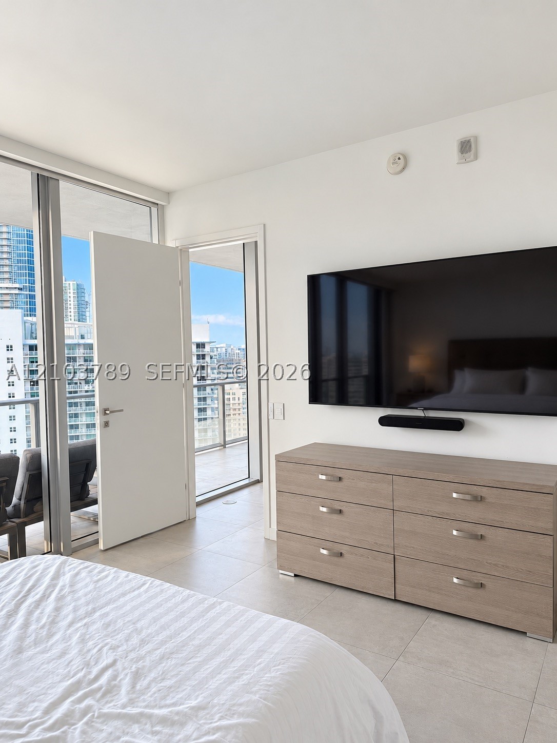 1300 Brickell Bay Dr #3805, Miami FL 33131