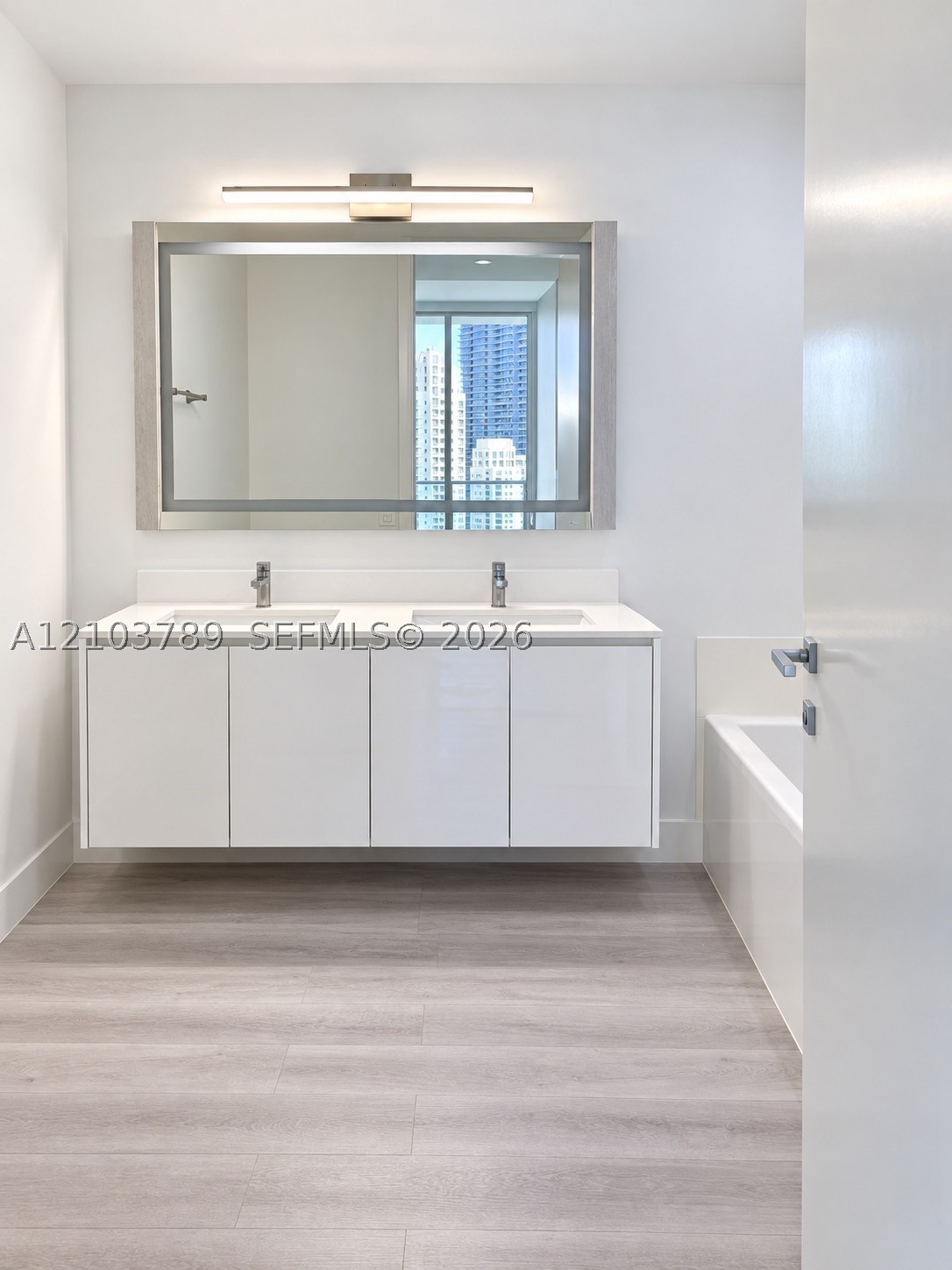 1300 Brickell Bay Dr #3805, Miami FL 33131