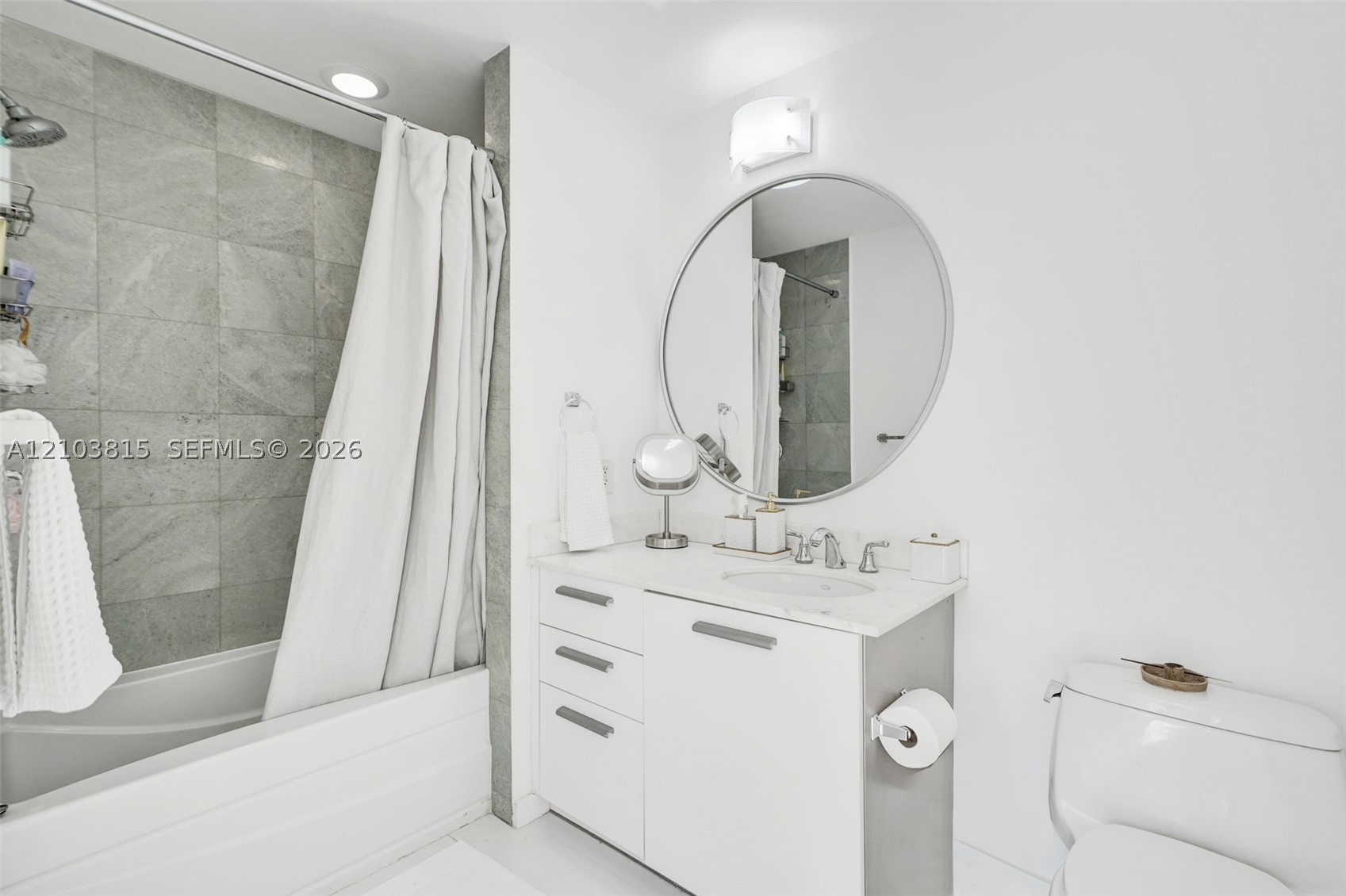 1060 Brickell Ave #1207, Miami FL 33131