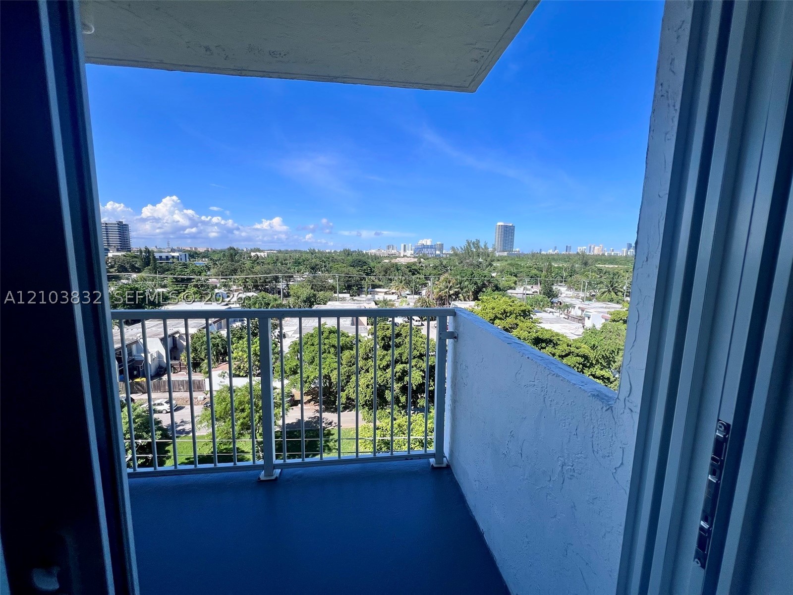 2020 NE 135th St #810, North Miami FL 33181